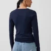 Μοντέρνο T-shirt με V-neck