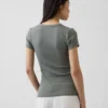Μοντέρνο T-shirt με V-neck