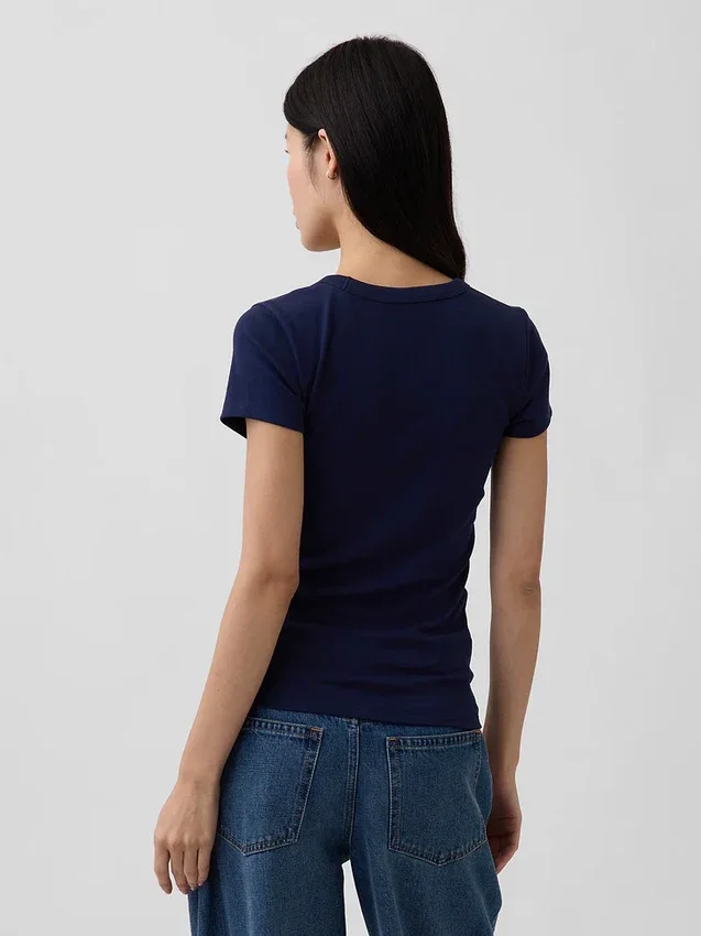 Μοντέρνο T-shirt με V-neck