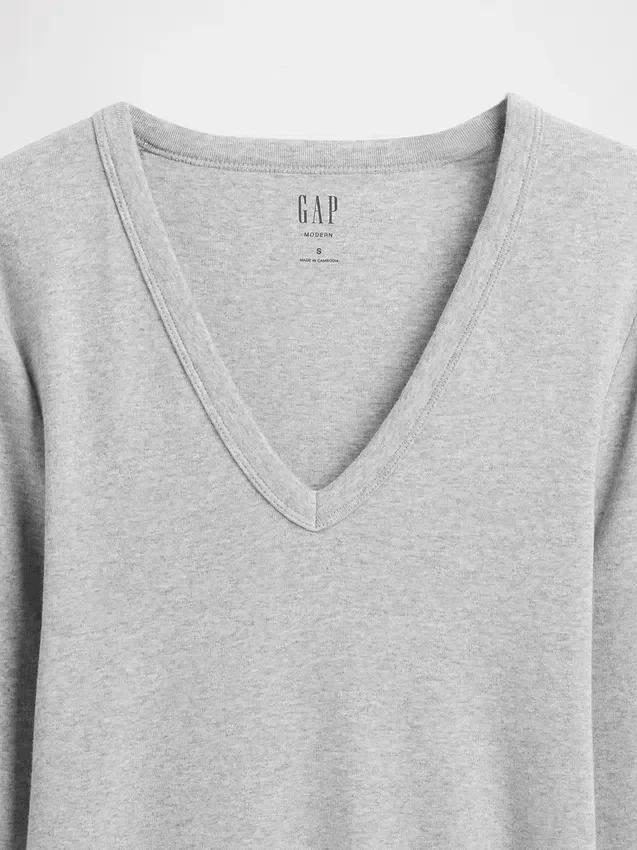 Μοντέρνο T-shirt με V-neck