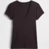 Μοντέρνο T-shirt με V-neck