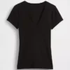 Μοντέρνο T-shirt με V-neck
