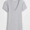 Μοντέρνο T-shirt με V-neck
