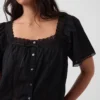 Μπλούζα Swing με τετράγωνο λαιμό και δαντελένια τελειώματα