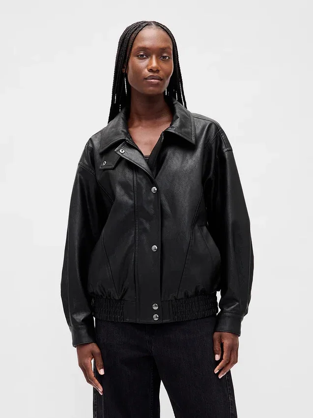 Μπουφάν από βίγκαν δέρμα σε oversized γραμμή