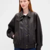 Μπουφάν από βίγκαν δέρμα σε oversized γραμμή