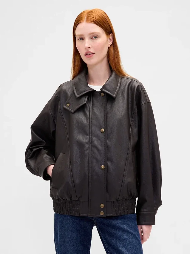 Μπουφάν από βίγκαν δέρμα σε oversized γραμμή