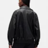 Μπουφάν από βίγκαν δέρμα σε oversized γραμμή