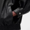 Μπουφάν από βίγκαν δέρμα σε oversized γραμμή
