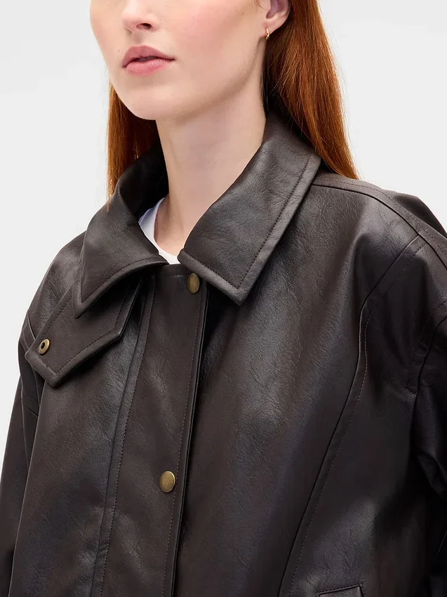 Μπουφάν από βίγκαν δέρμα σε oversized γραμμή