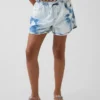 Παιδικά σορτς τζιν με ψηλή μέση και τεχνική tie-dye