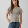 Παιδικό εφαρμοστό T-shirt με ποικιλόχρωμη ραβδωτή πλέξη