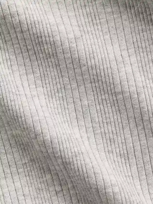 Παιδικό εφαρμοστό T-shirt με ποικιλόχρωμη ραβδωτή πλέξη