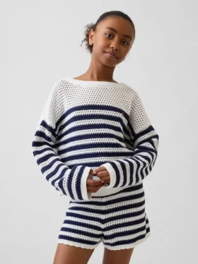 Παιδικό πουλόβερ με ρίγες σε oversized γραμμή, πλεκτό με βελονάκι