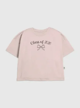 Παιδικό T-shirt με γραφικό «Class of 2026» και φιόγκο