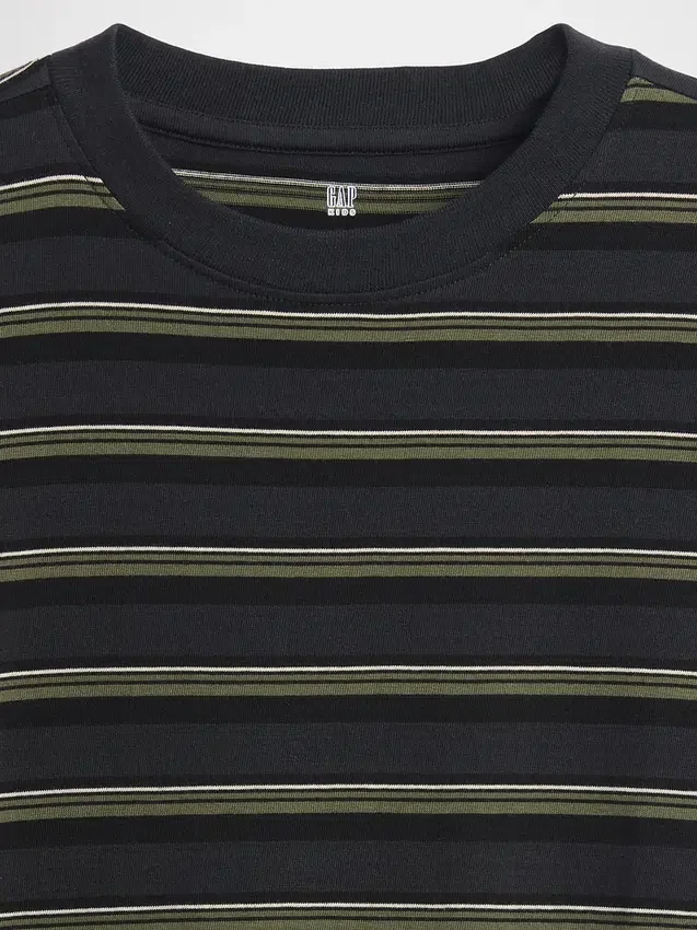 Παιδικό T-shirt με ρίγες σε χαλαρή γραμμή