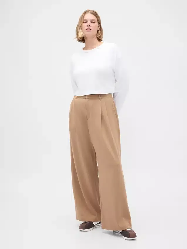 Παντελόνι 365 με ψηλή μέση, από βουρτσισμένο twill και πτυχώσεις