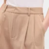 Παντελόνι 365 με ψηλή μέση, από βουρτσισμένο twill και πτυχώσεις