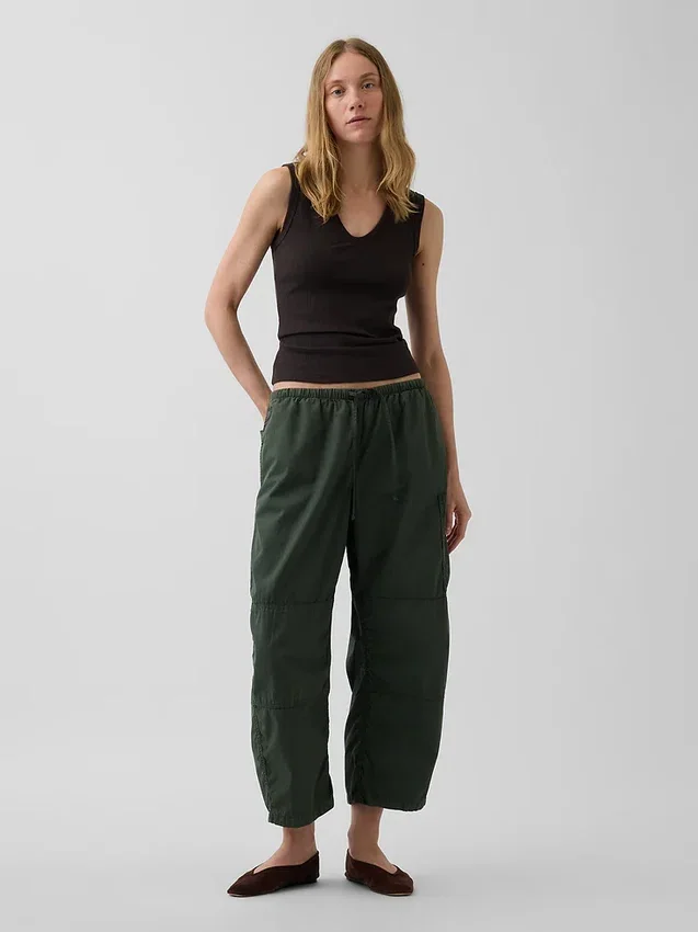 Παντελόνια μεσαίου ύψους από twill, άνετα, με φαρδύ πόδι