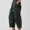 Παντελόνια μεσαίου ύψους από twill, άνετα, με φαρδύ πόδι