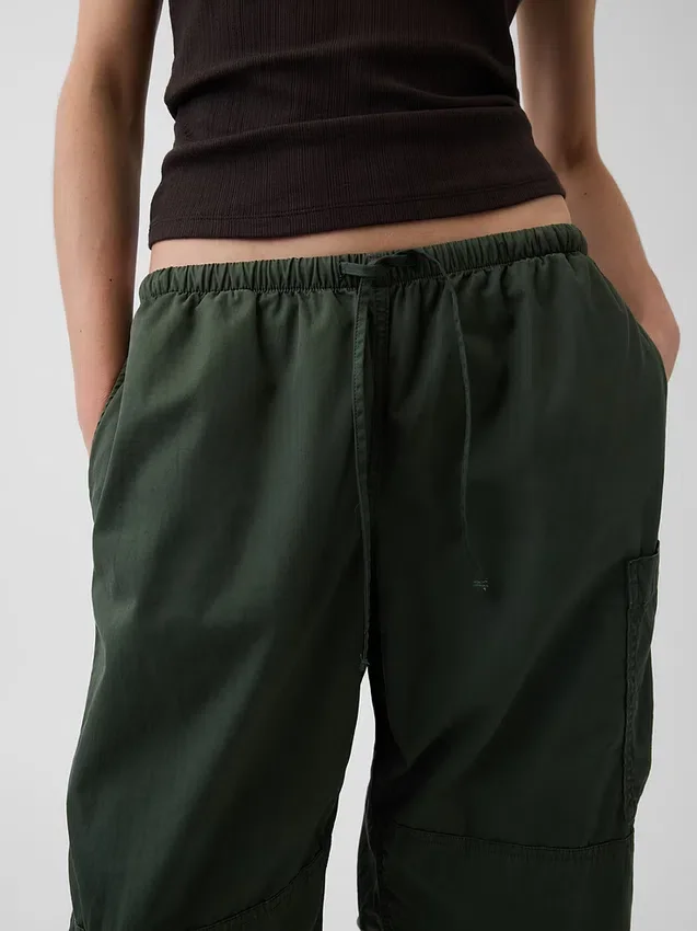Παντελόνια μεσαίου ύψους από twill, άνετα, με φαρδύ πόδι