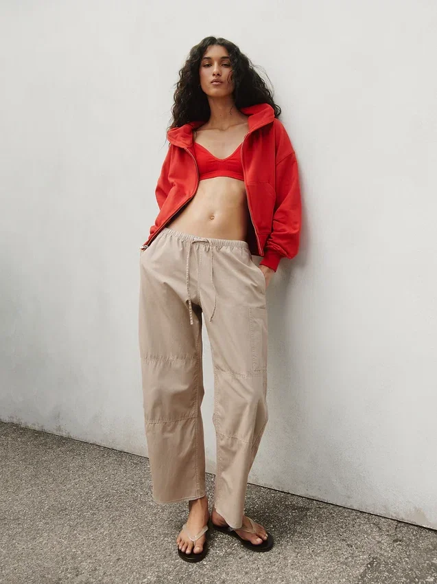 Παντελόνια μεσαίου ύψους από twill, άνετα, με φαρδύ πόδι