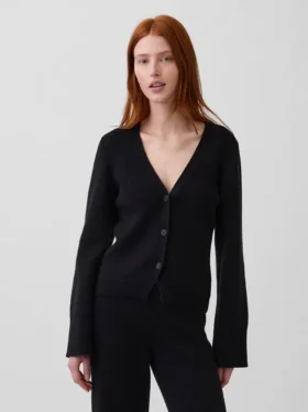Πλεκτό πουλόβερ με χαλαρή εφαρμογή και V-neck από μείγμα βαμβακιού