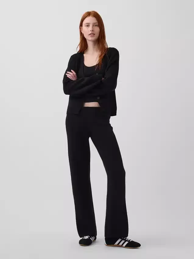 Πλεκτό πουλόβερ με χαλαρή εφαρμογή και V-neck από μείγμα βαμβακιού