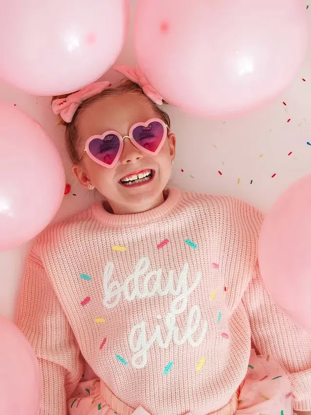 Πλεκτό πουλόβερ «Sweet Wink Birthday Girl Sprinkle»