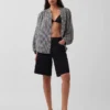 Πουκάμισο από βαμβακερό γάζι σε oversized γραμμή χωρίς γιακά