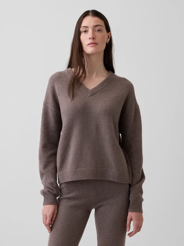 Πουλόβερ CashSoft με V-neck σε υπερμεγέθη γραμμή