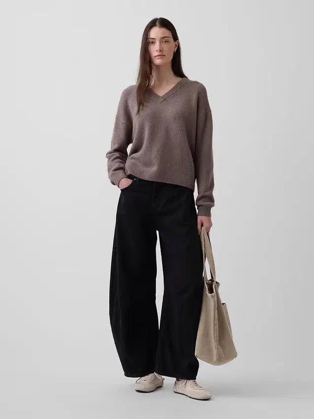 Πουλόβερ CashSoft με V-neck σε υπερμεγέθη γραμμή