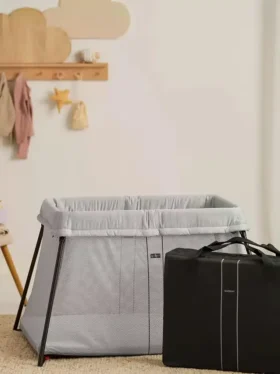 Σετ Babybjorn Travel Crib Light και σεντόνι