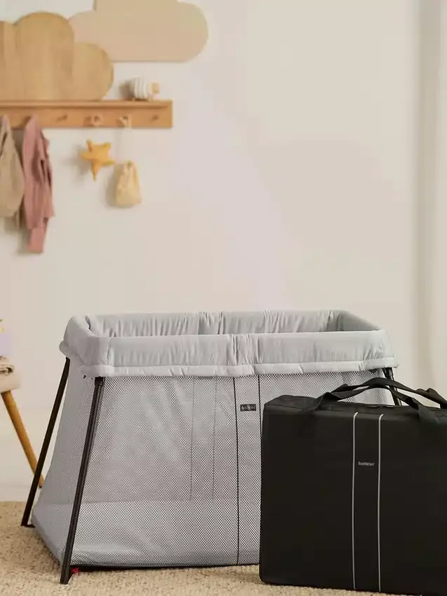 Σετ Babybjorn Travel Crib Light και σεντόνι