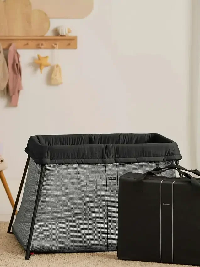 Σετ Babybjorn Travel Crib Light και σεντόνι