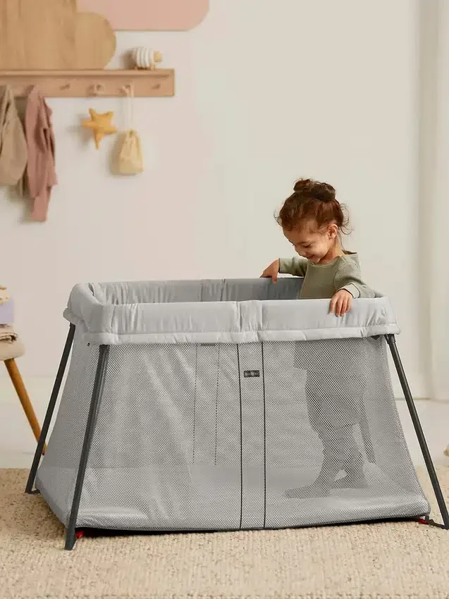 Σετ Babybjorn Travel Crib Light και σεντόνι