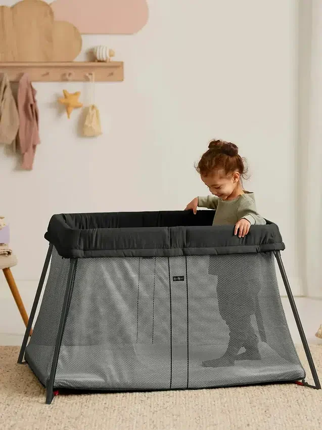 Σετ Babybjorn Travel Crib Light και σεντόνι