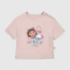 T-shirt με γραφικό «Hey Gabby» από τη σειρά «Gabbys Dollhouse» για μικρά παιδιά