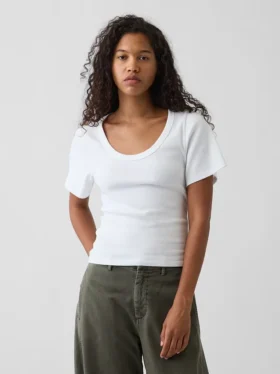 T-shirt με στρογγυλό λαιμό και ραβδώσεις
