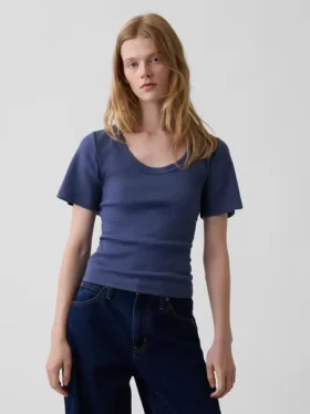 T-shirt με στρογγυλό λαιμό και ραβδώσεις
