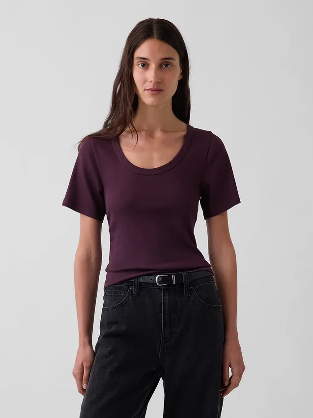 T-shirt με στρογγυλό λαιμό και ραβδώσεις