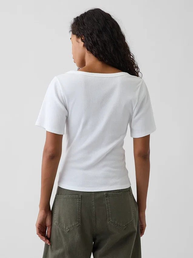 T-shirt με στρογγυλό λαιμό και ραβδώσεις