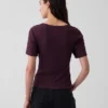 T-shirt με στρογγυλό λαιμό και ραβδώσεις