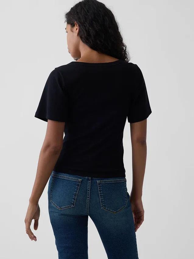 T-shirt με στρογγυλό λαιμό και ραβδώσεις