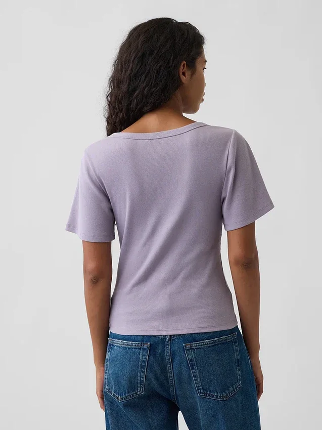 T-shirt με στρογγυλό λαιμό και ραβδώσεις