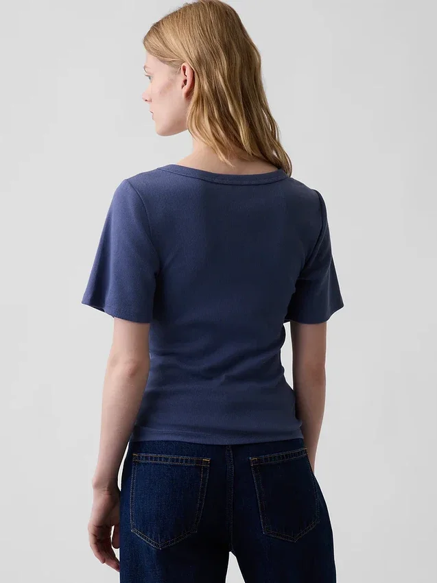 T-shirt με στρογγυλό λαιμό και ραβδώσεις