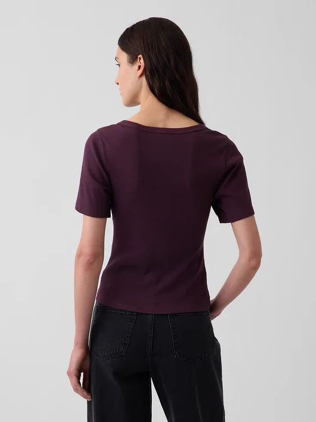 T-shirt με στρογγυλό λαιμό και ραβδώσεις