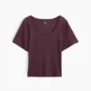 T-shirt με στρογγυλό λαιμό και ραβδώσεις