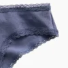 Το πιο απαλό χιπστερ τύπου «cheeky» από οργανικό ελαστικό βαμβάκι με δαντελένια τελειώματα