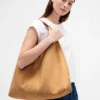 Τσάντα tote από βίγκαν σουέτ